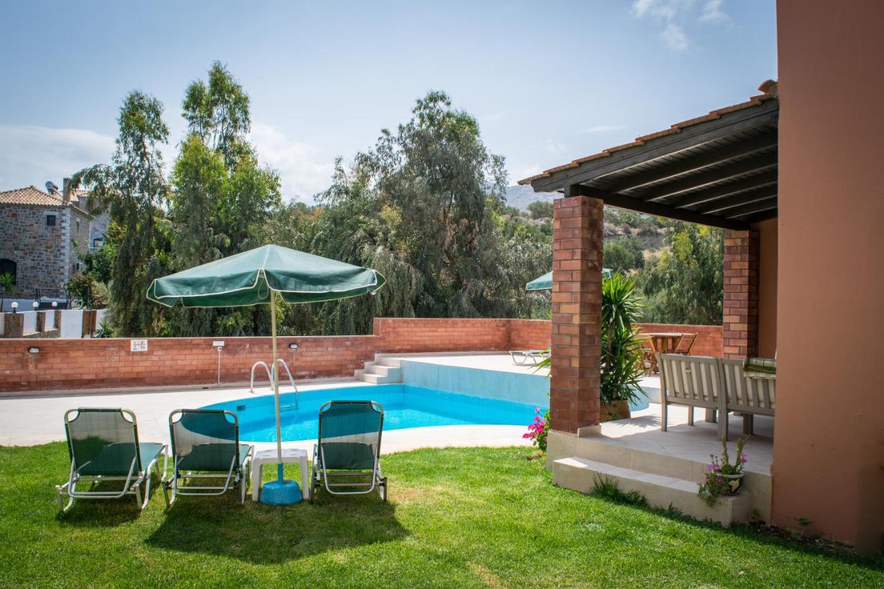 Niriides Luxury Villas 헐소니소스 외부 사진